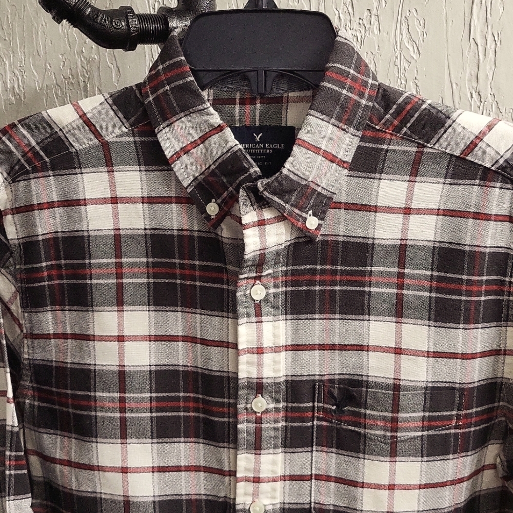 American Eagle Classic Fit Plaid Button Down Shirt